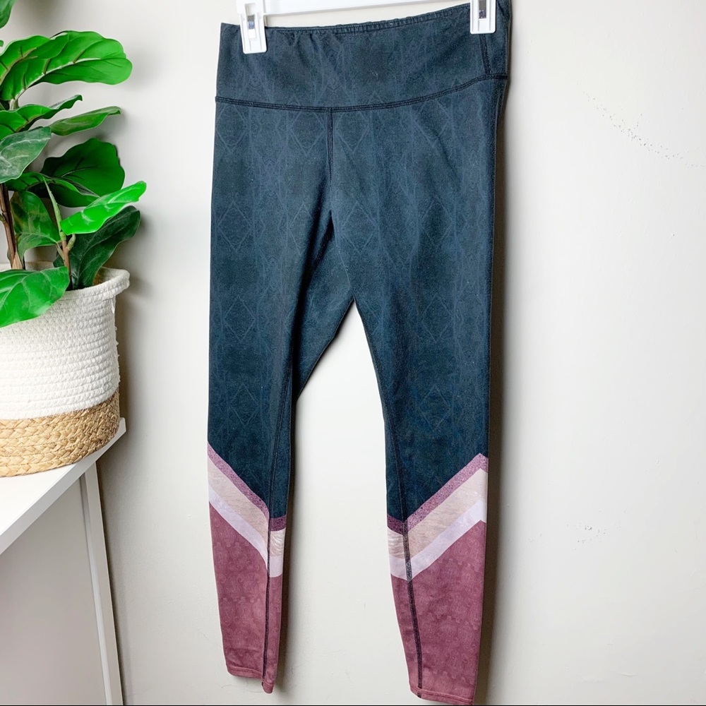 ALO Yoga Black Pink Tan Striped Ankle Leggings ✨